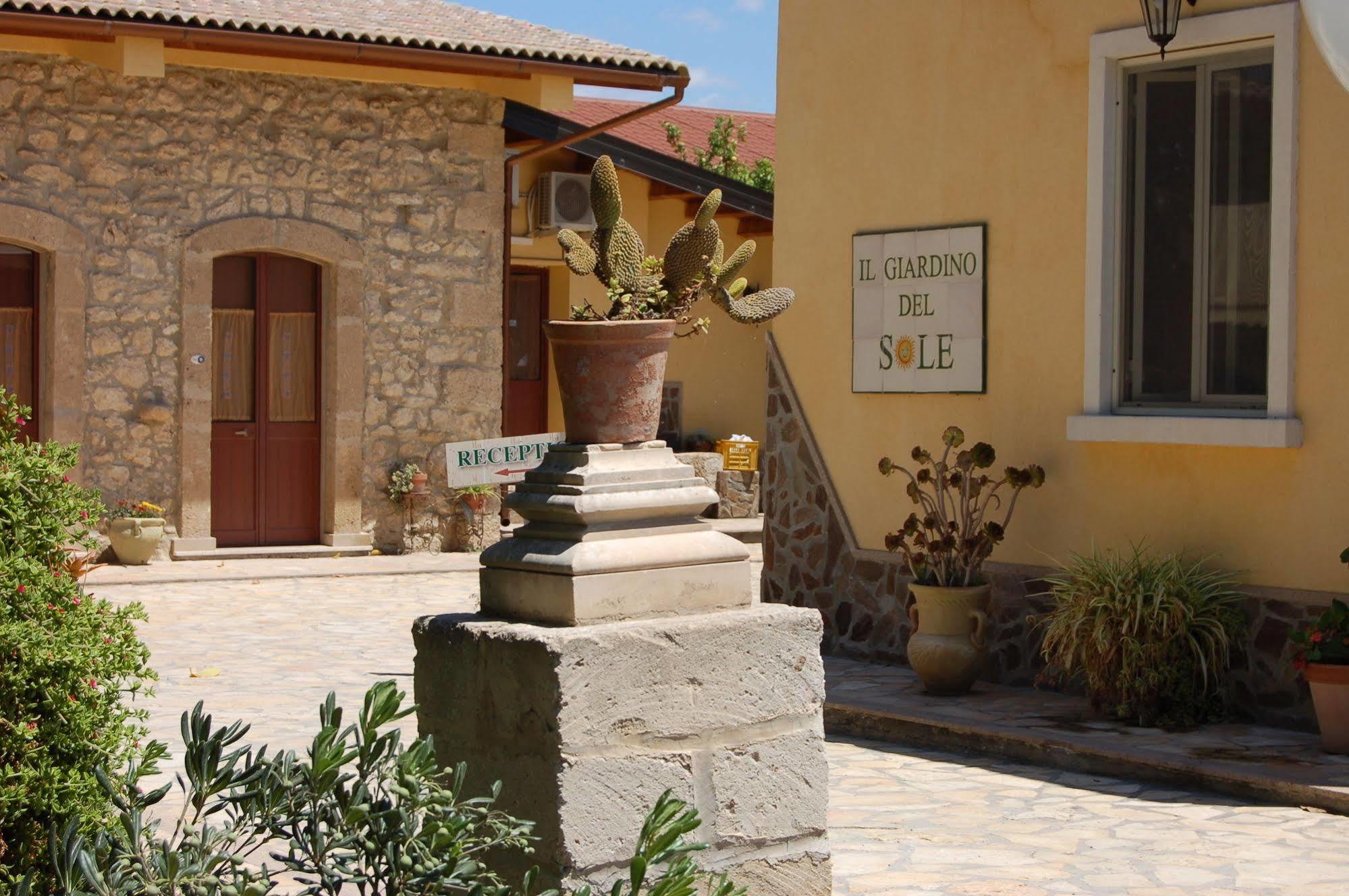 Il Giardino Del Sole Villa Agnone Bagni Eksteriør bilde
